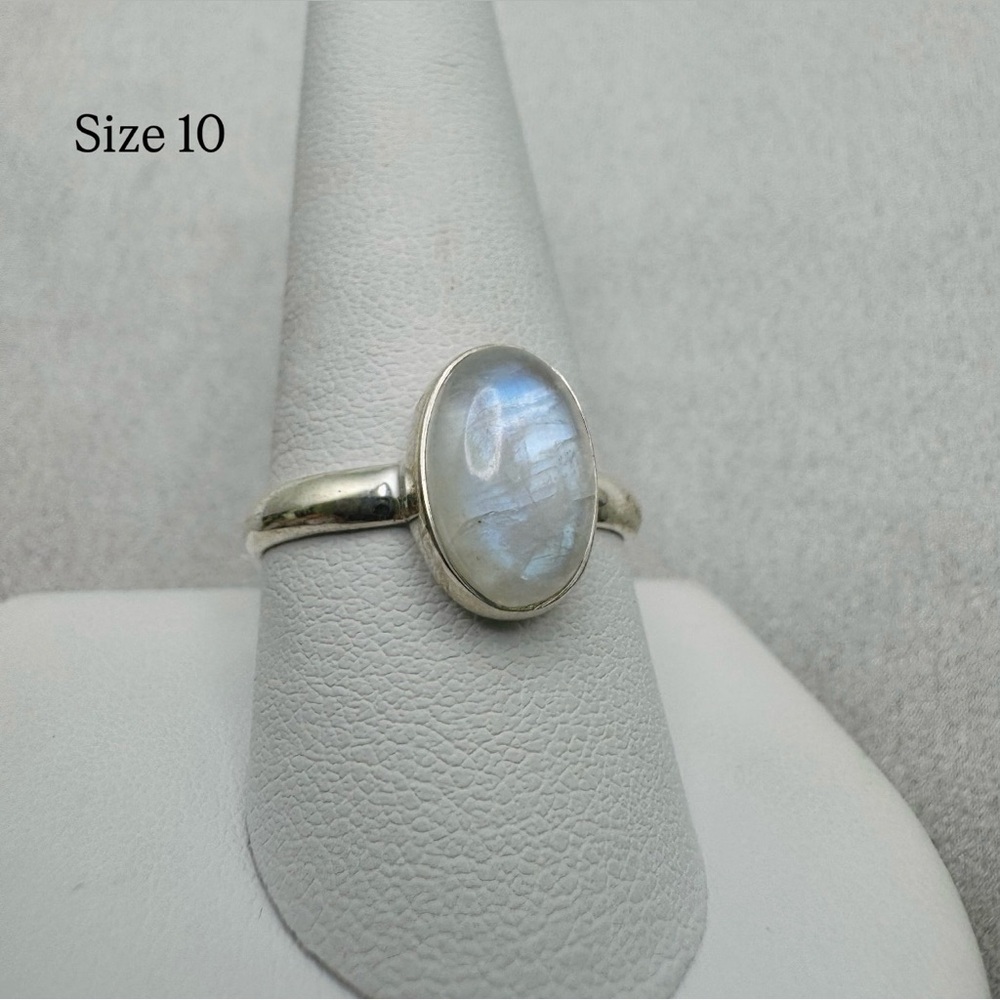 Rainbow Moonstone Sterling Silver Oval Ring - Picture 4 of 5
